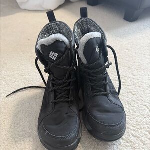 Columbia Black Winter Boots with White Fur Lining